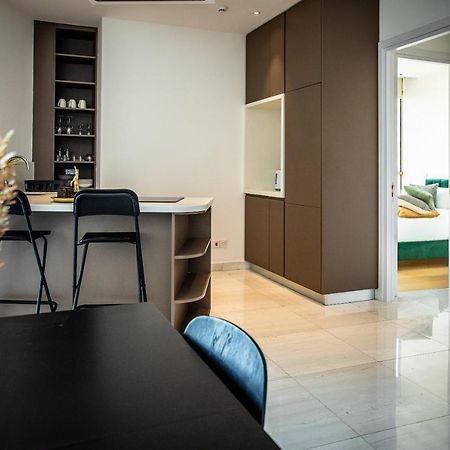 Апартаменты Phaedrus Living: 360 Tower Luxury Flat Никосия Экстерьер фото