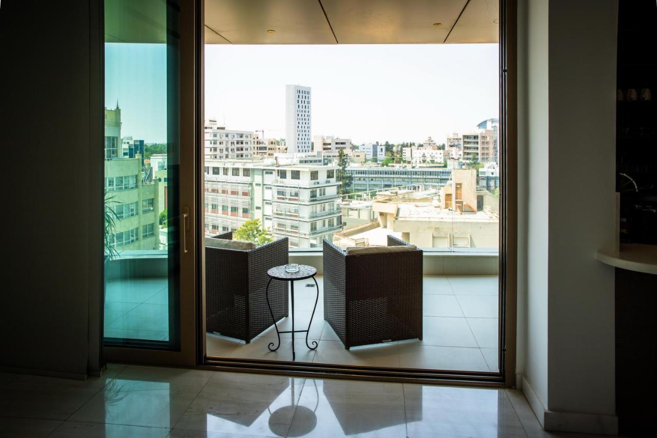 Апартаменты Phaedrus Living: 360 Tower Luxury Flat Никосия Экстерьер фото