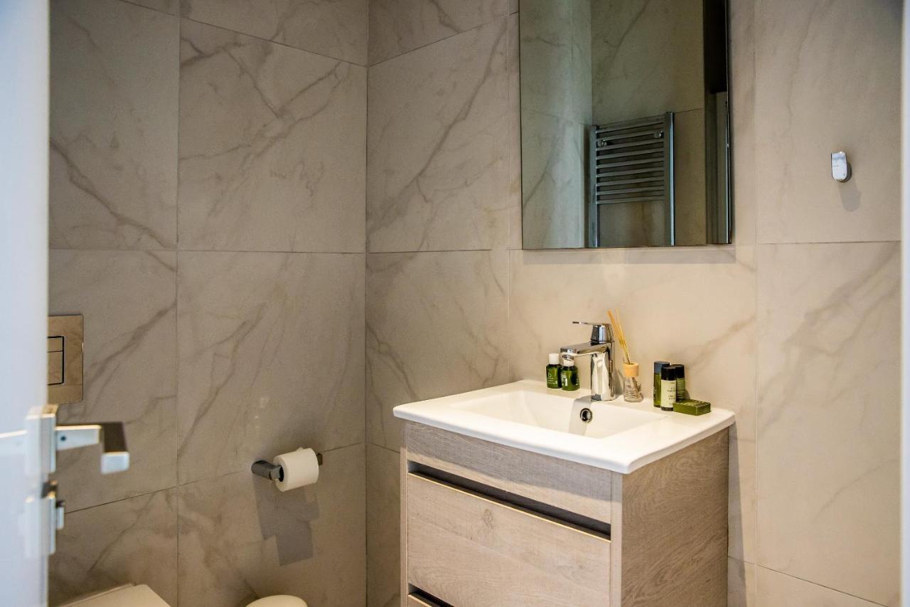 Апартаменты Phaedrus Living: 360 Tower Luxury Flat Никосия Экстерьер фото