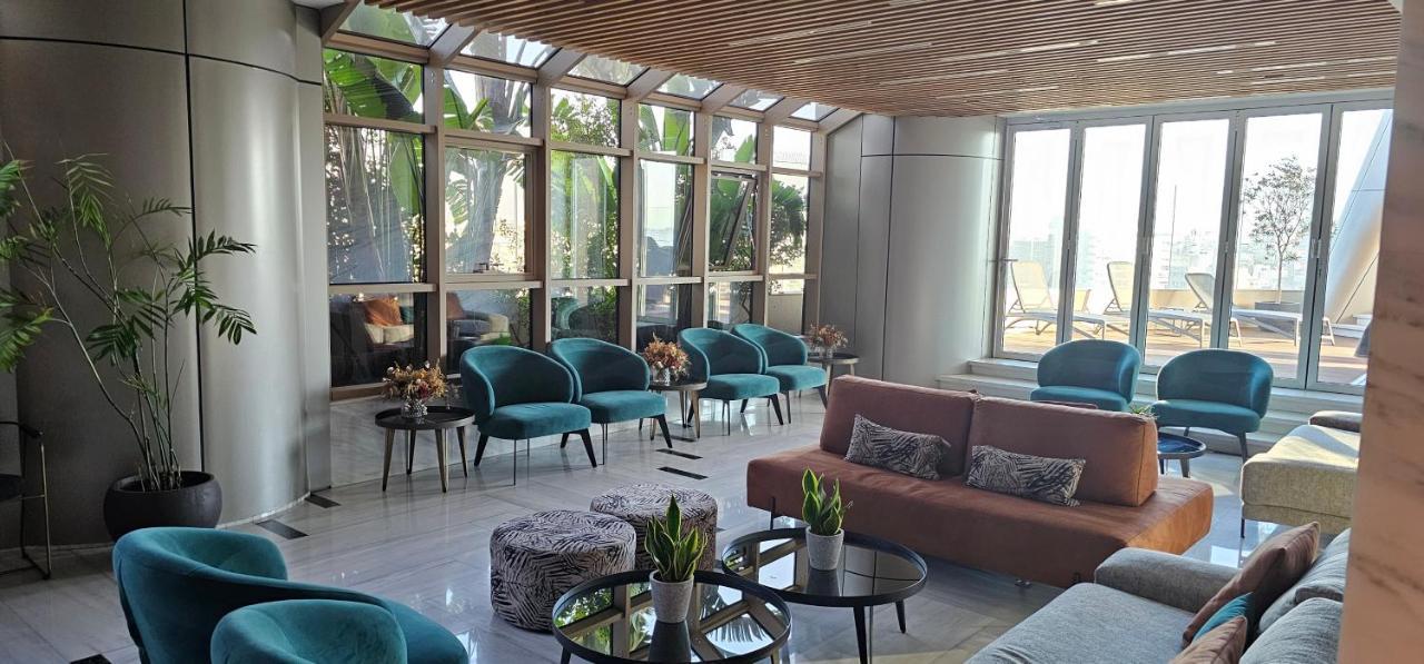 Апартаменты Phaedrus Living: 360 Tower Luxury Flat Никосия Экстерьер фото