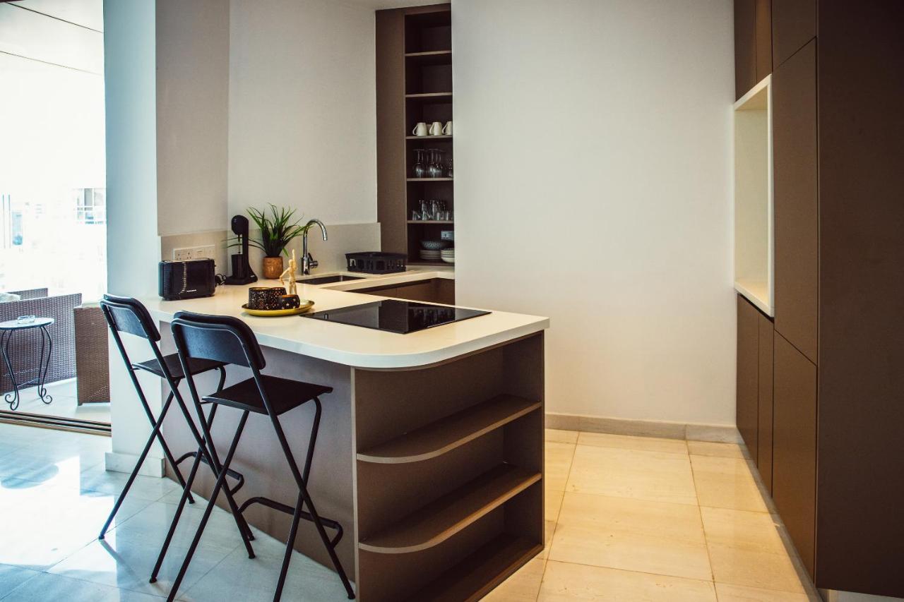 Апартаменты Phaedrus Living: 360 Tower Luxury Flat Никосия Экстерьер фото
