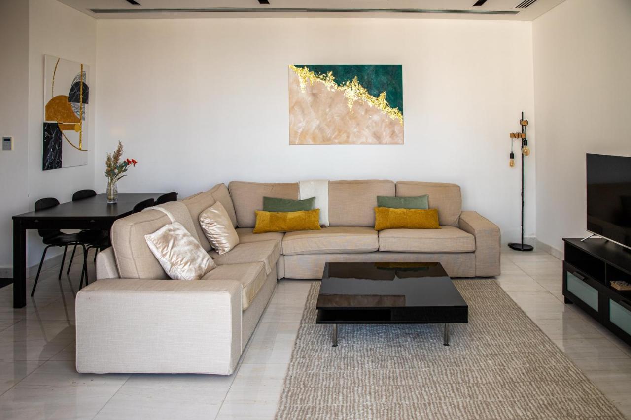 Апартаменты Phaedrus Living: 360 Tower Luxury Flat Никосия Экстерьер фото