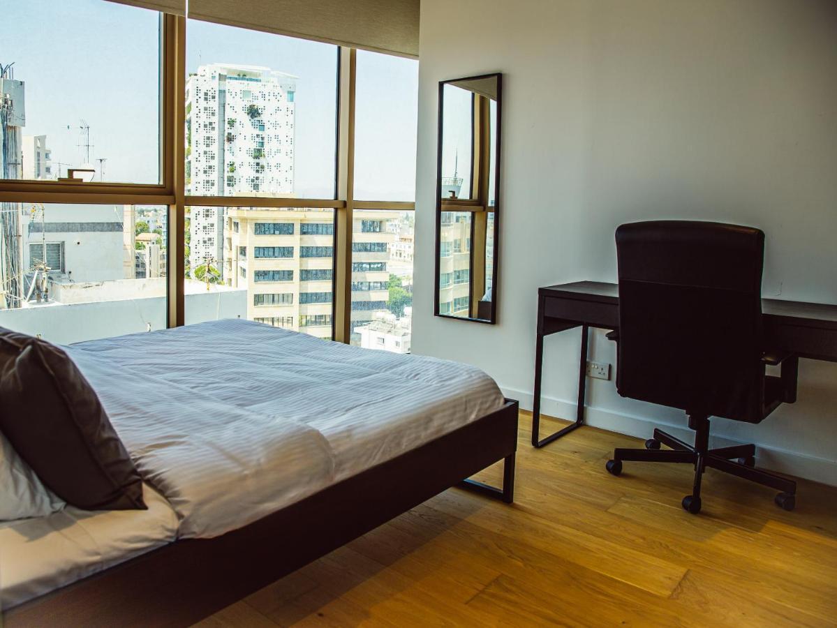 Апартаменты Phaedrus Living: 360 Tower Luxury Flat Никосия Экстерьер фото